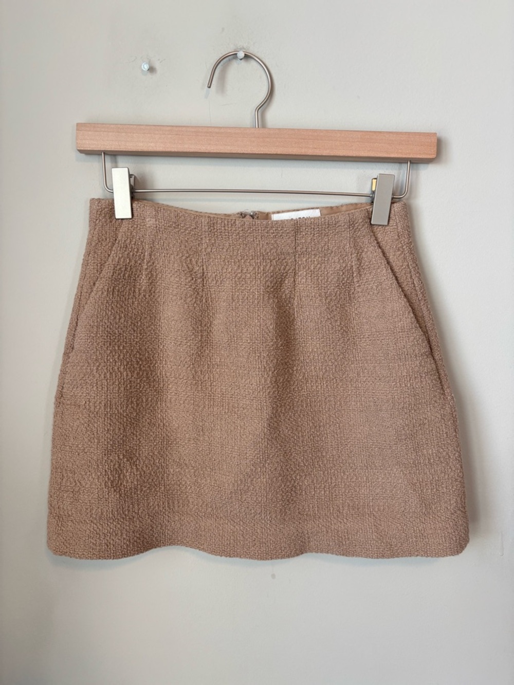Aritzia Babaton Kinsley Skirt Tan Textured Mini Skirt Size 0